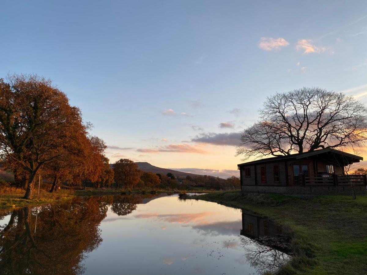לאדלו Redwood Lodge מראה חיצוני תמונה